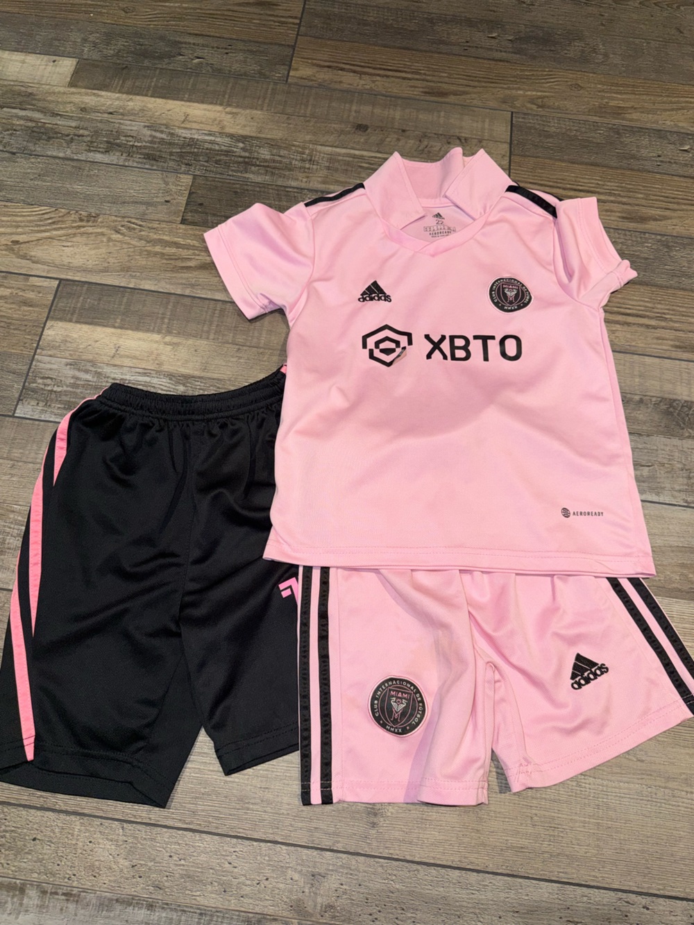Messi Adidas Bundle Size M/L Pre-Owned